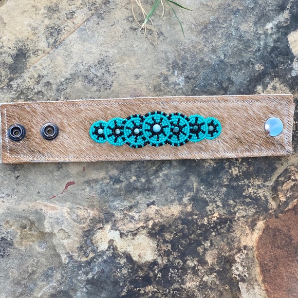 Genuine 💯 Cowhide Cuffs - Picture 8 of 16